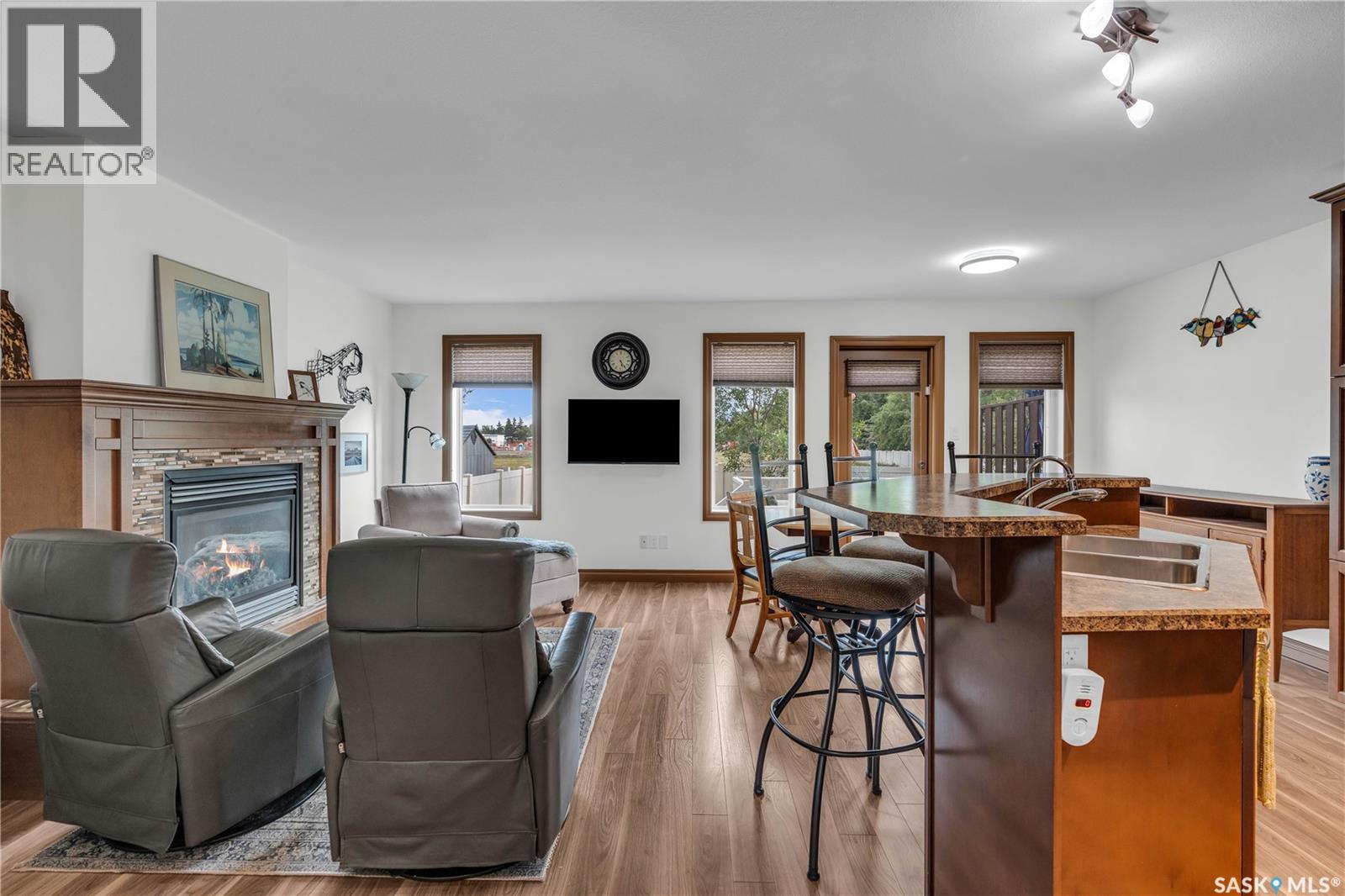 Single Family House 2 Level for Sale in  nd AVENUE Regina 