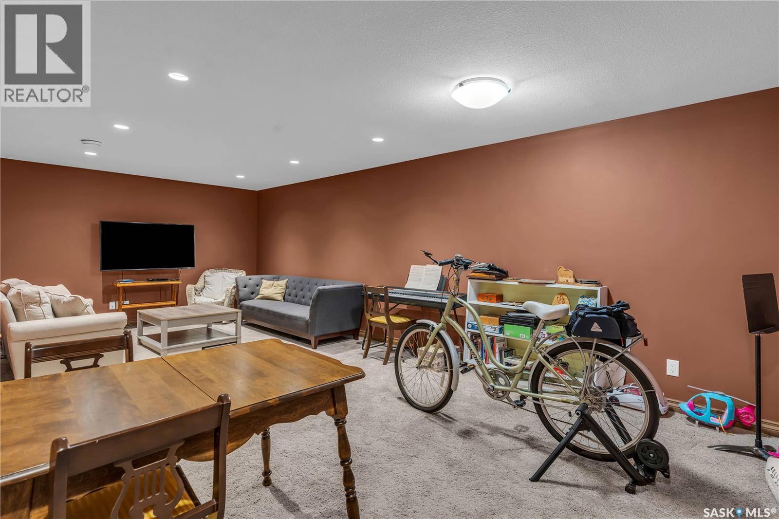 Single Family House 2 Level for Sale in  nd AVENUE Regina 