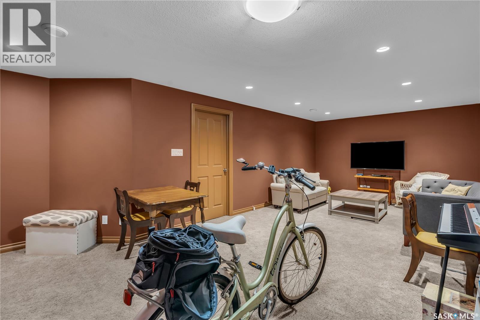 Single Family House 2 Level for Sale in  nd AVENUE Regina 