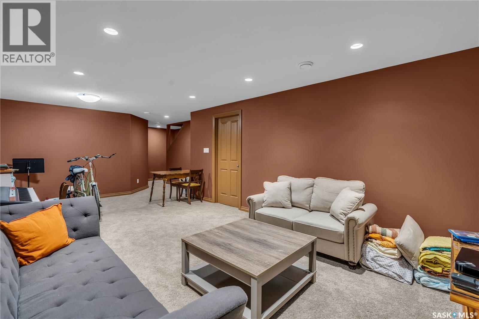 Single Family House 2 Level for Sale in  nd AVENUE Regina 