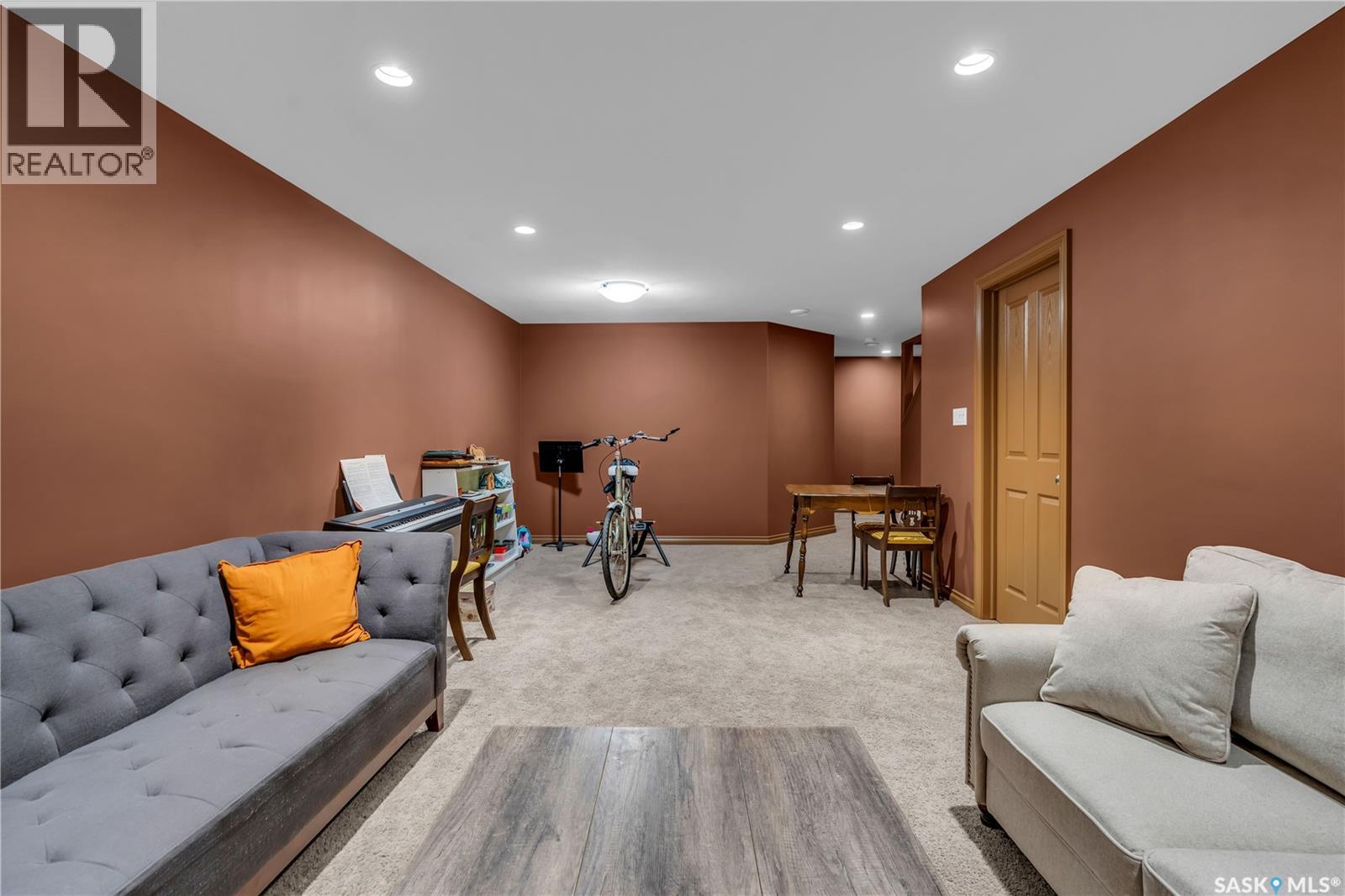 Single Family House 2 Level for Sale in  nd AVENUE Regina 