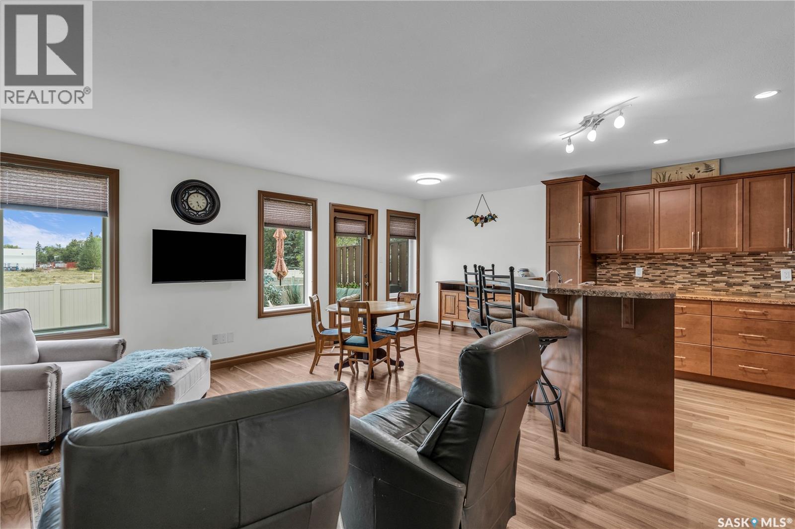 Single Family House 2 Level for Sale in  nd AVENUE Regina 