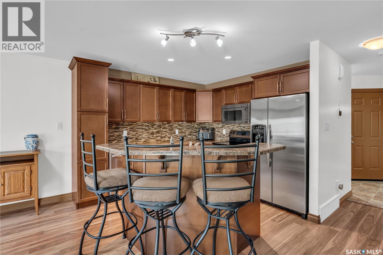Single Family House 2 Level for Sale in  nd AVENUE Regina 