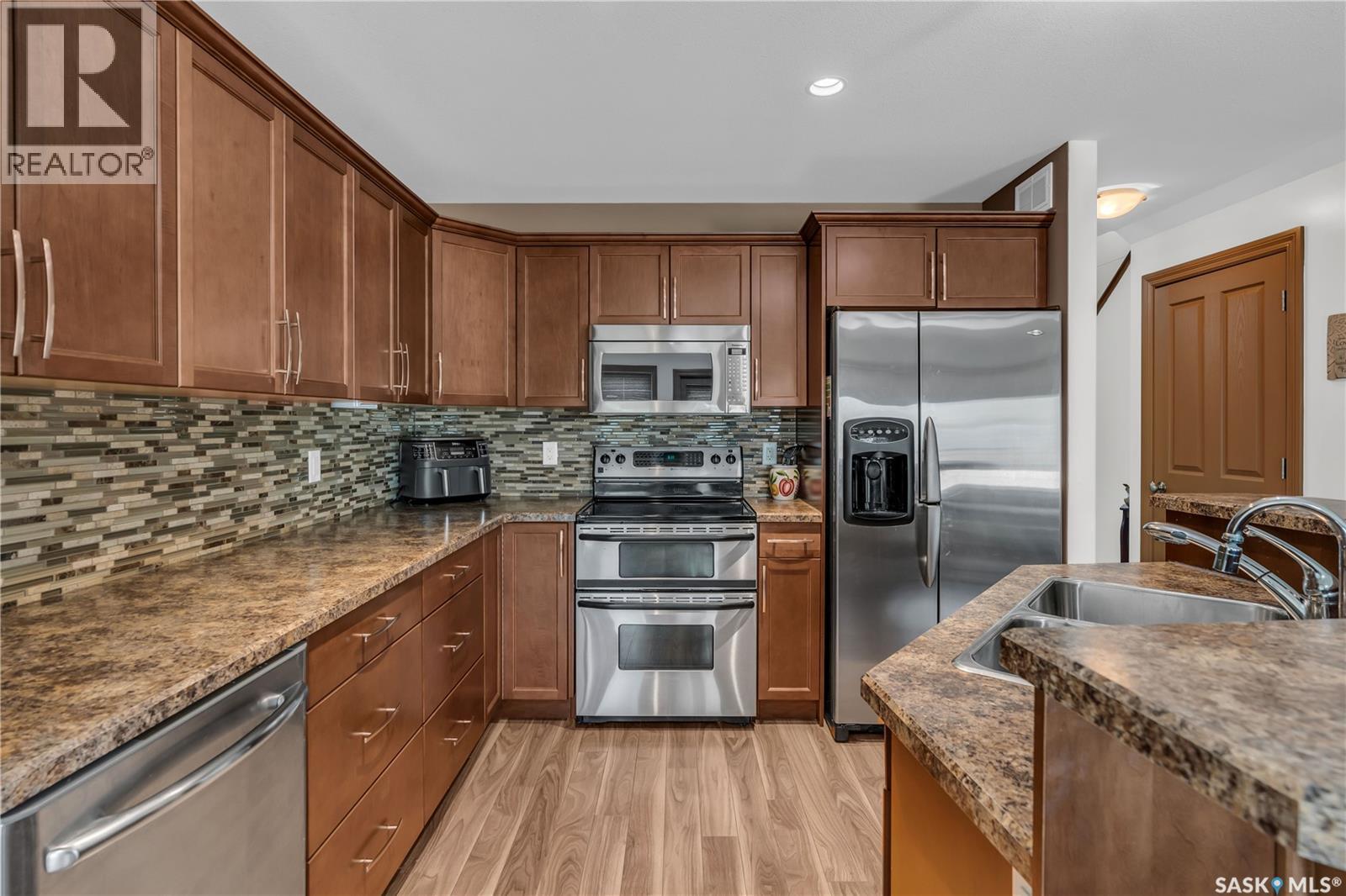 Single Family House 2 Level for Sale in  nd AVENUE Regina 