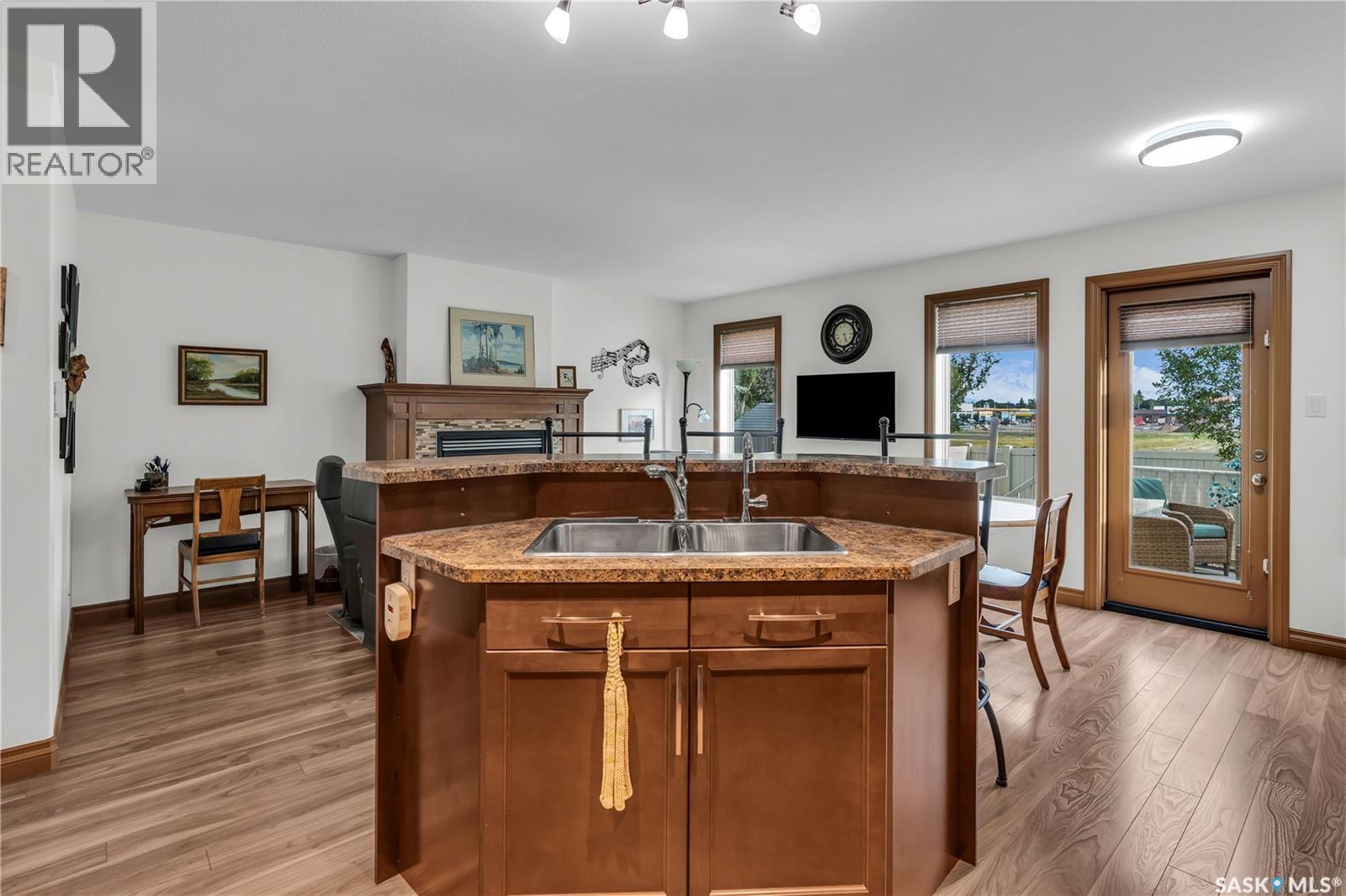Single Family House 2 Level for Sale in  nd AVENUE Regina 