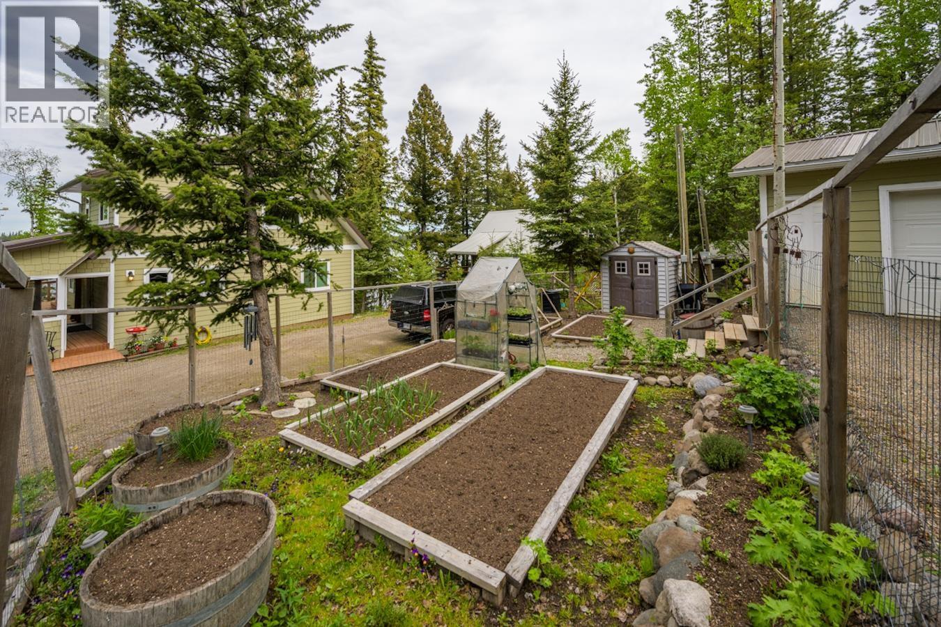 Photo 25 of 57700 S Somerset Drive, Cluculz Lake BC