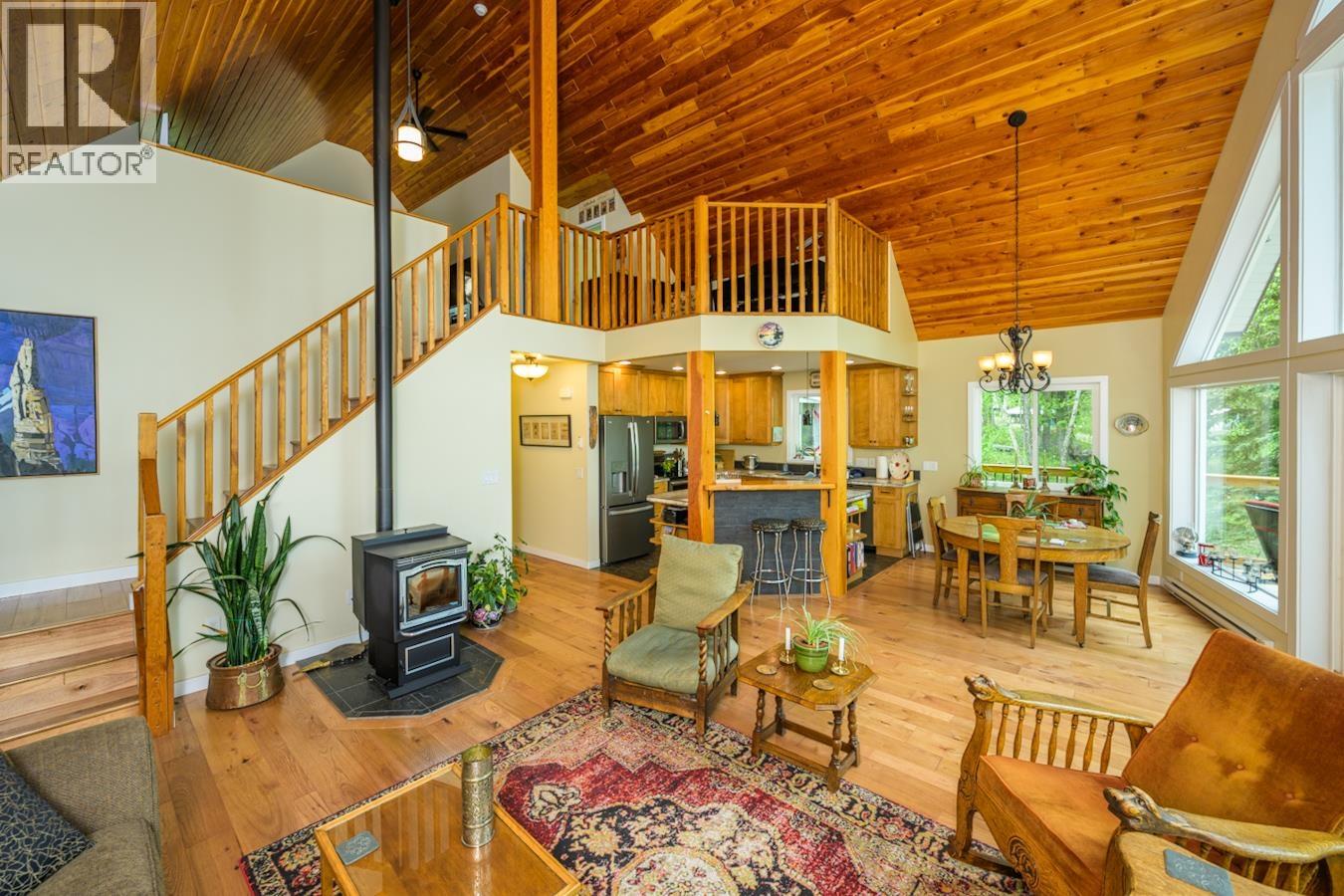 Photo 8 of 57700 S Somerset Drive, Cluculz Lake BC