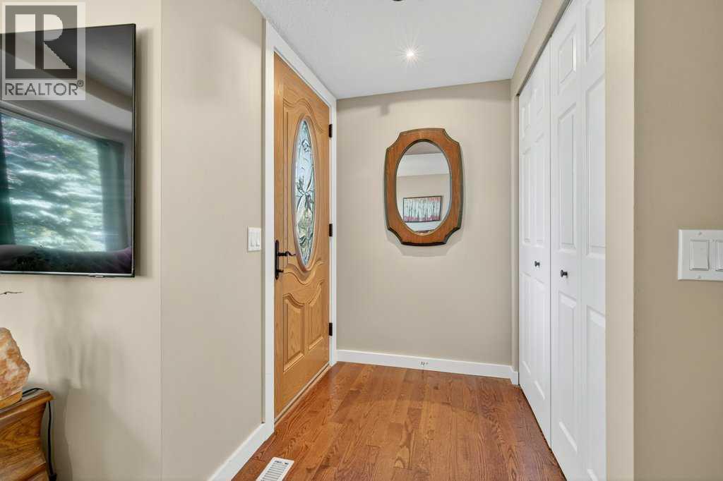 Photo 2 of 7 Strathearn Rise Sw, Calgary AB