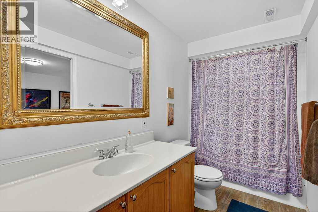 Photo 31 of 7 Strathearn Rise Sw, Calgary AB