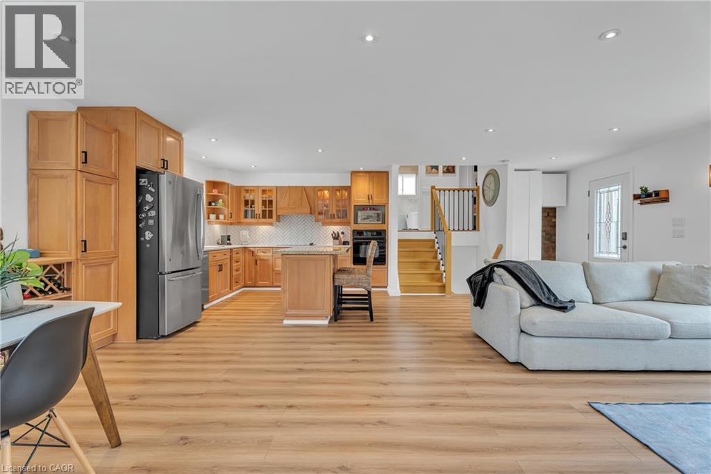 Photo 4 of 35 Hickery Place, Brantford ON