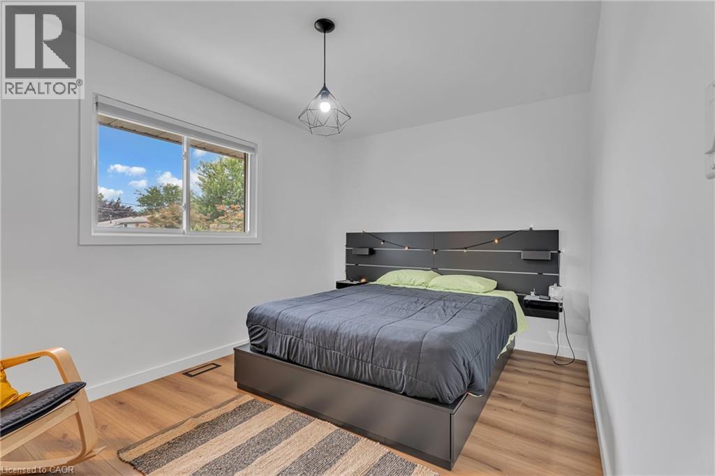 Photo 17 of 35 Hickery Place, Brantford ON