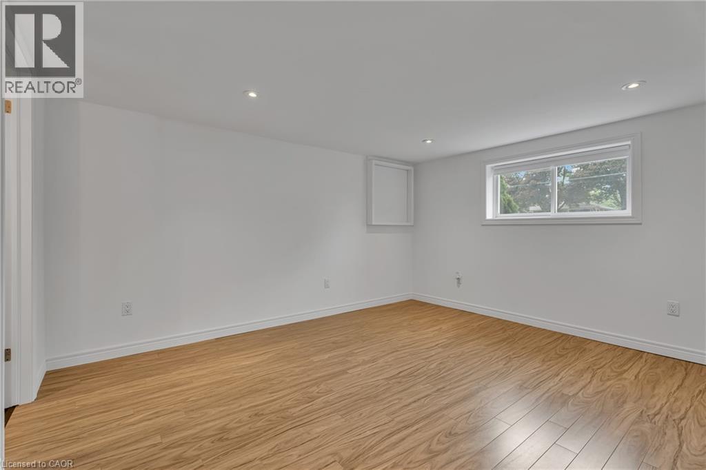Photo 21 of 35 Hickery Place, Brantford ON