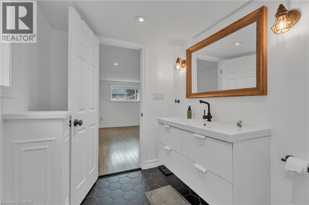 Photo 9 of 35 Hickery Place, Brantford ON