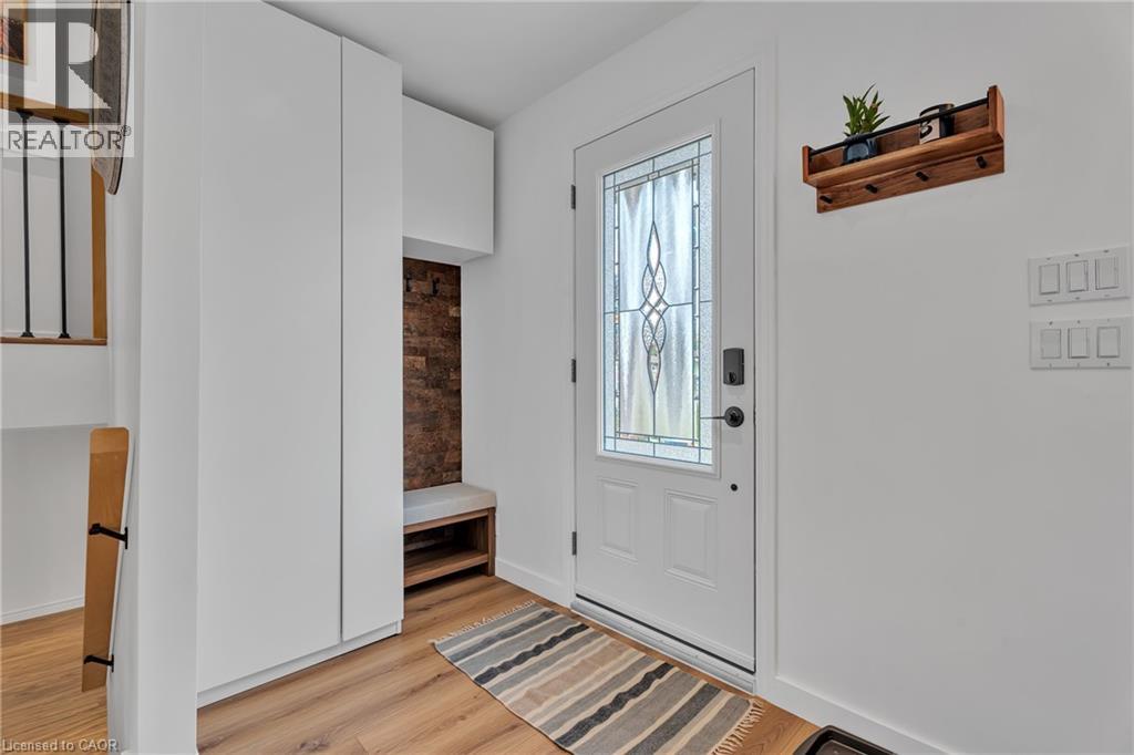 Photo 8 of 35 Hickery Place, Brantford ON