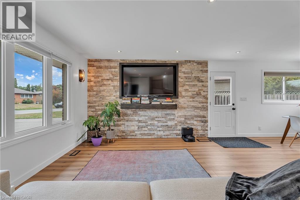 Photo 12 of 35 Hickery Place, Brantford ON