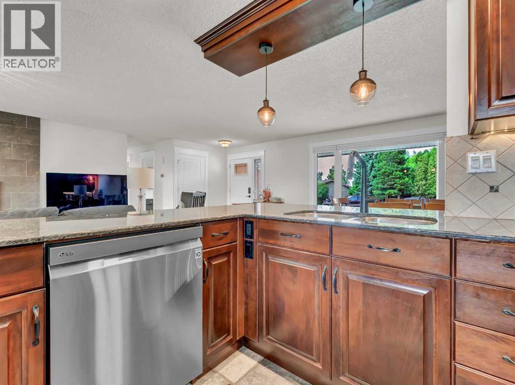Single Family House Bungalow for Sale in  Clematis Court SE Connaught Medicine Hat 