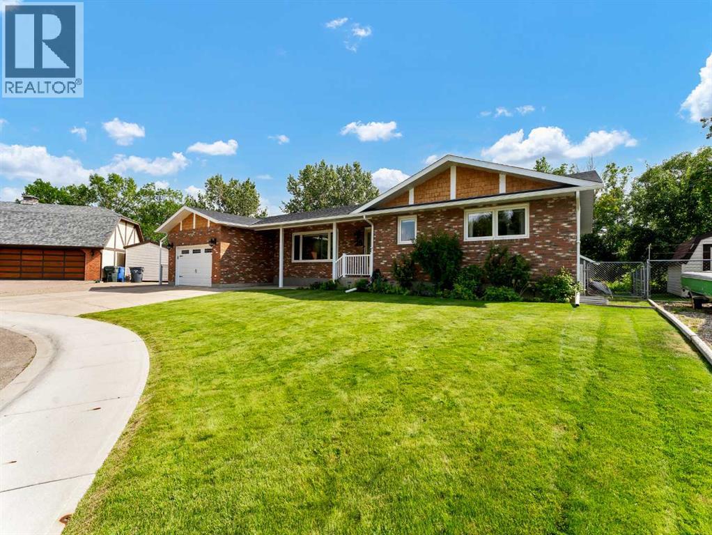 Single Family House Bungalow for Sale in  Clematis Court SE Connaught Medicine Hat 