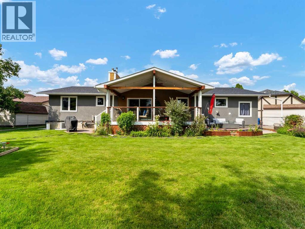 Single Family House Bungalow for Sale in  Clematis Court SE Connaught Medicine Hat 