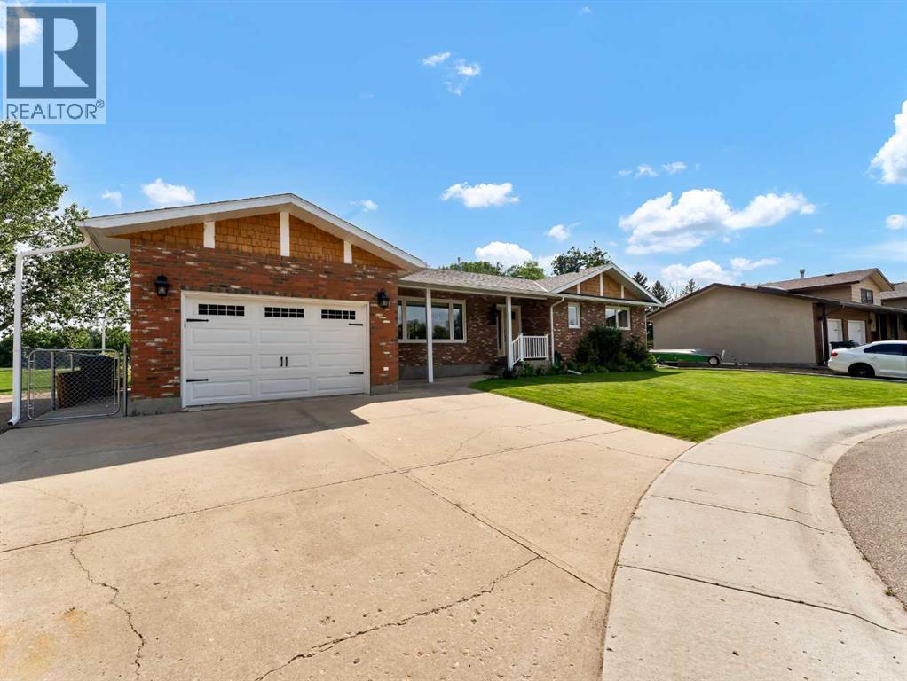 Single Family House Bungalow for Sale in  Clematis Court SE Connaught Medicine Hat 