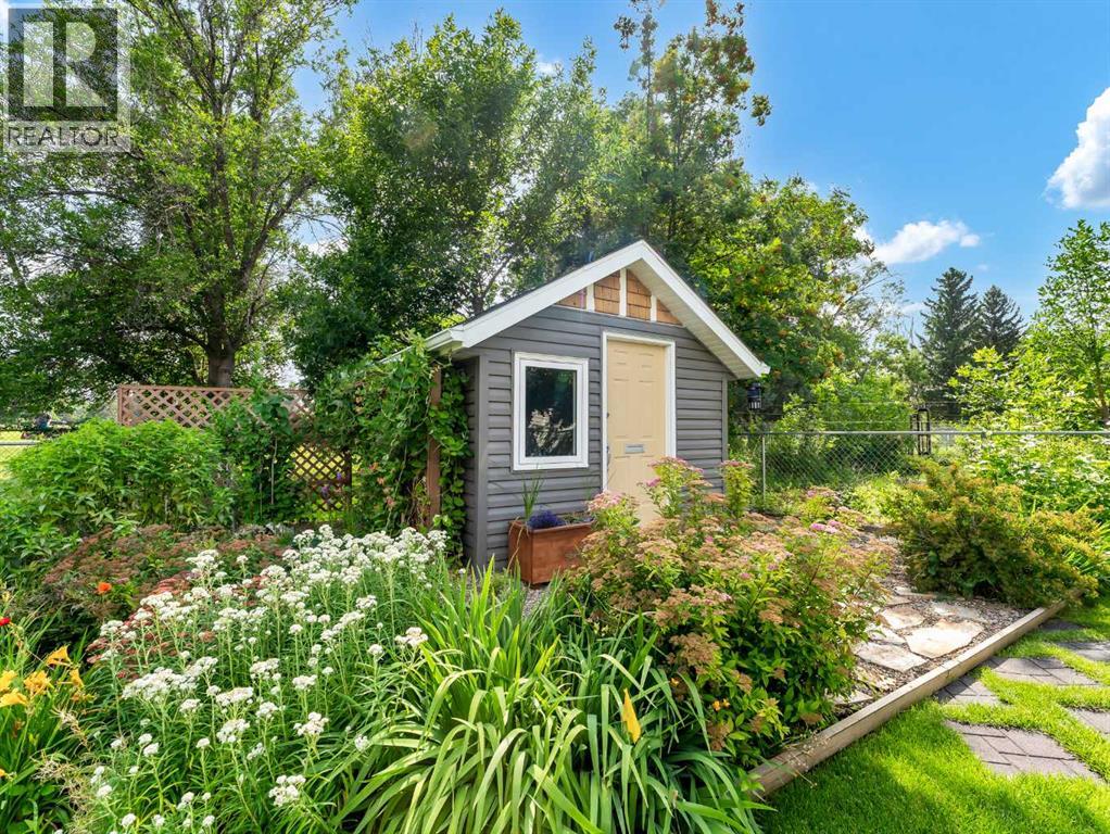 Single Family House Bungalow for Sale in  Clematis Court SE Connaught Medicine Hat 