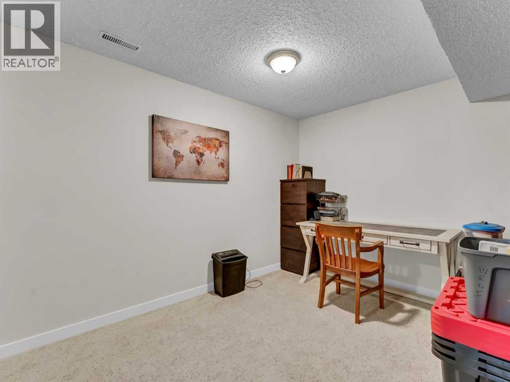 Single Family House Bungalow for Sale in  Clematis Court SE Connaught Medicine Hat 