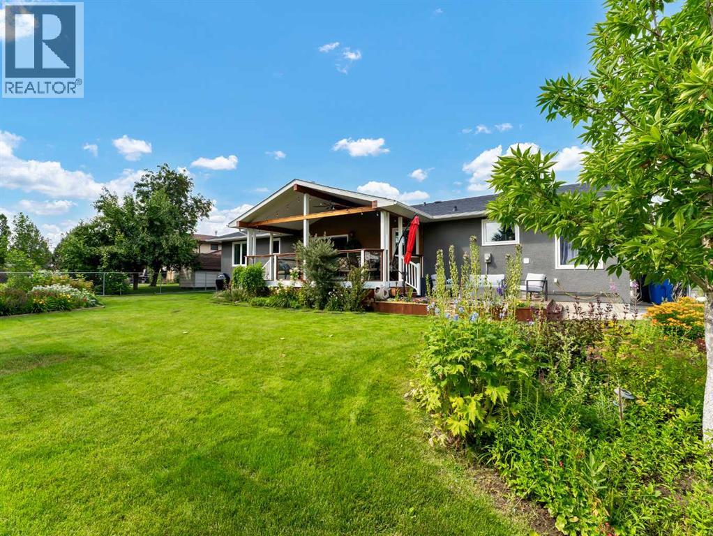 Single Family House Bungalow for Sale in  Clematis Court SE Connaught Medicine Hat 