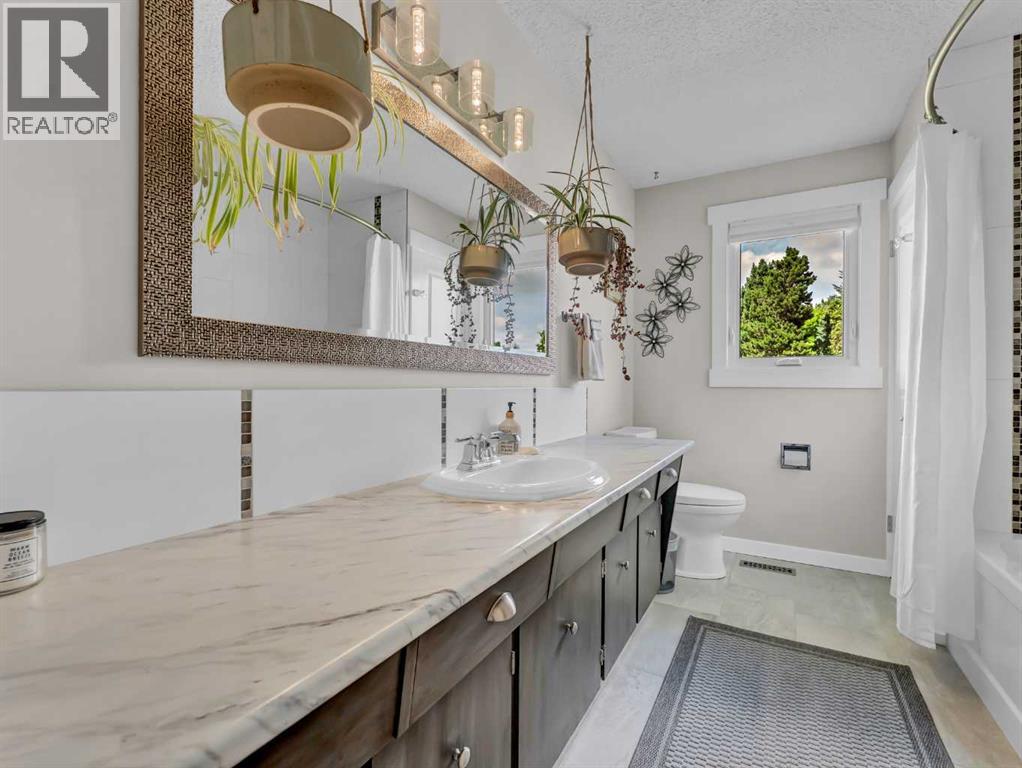 Single Family House Bungalow for Sale in  Clematis Court SE Connaught Medicine Hat 