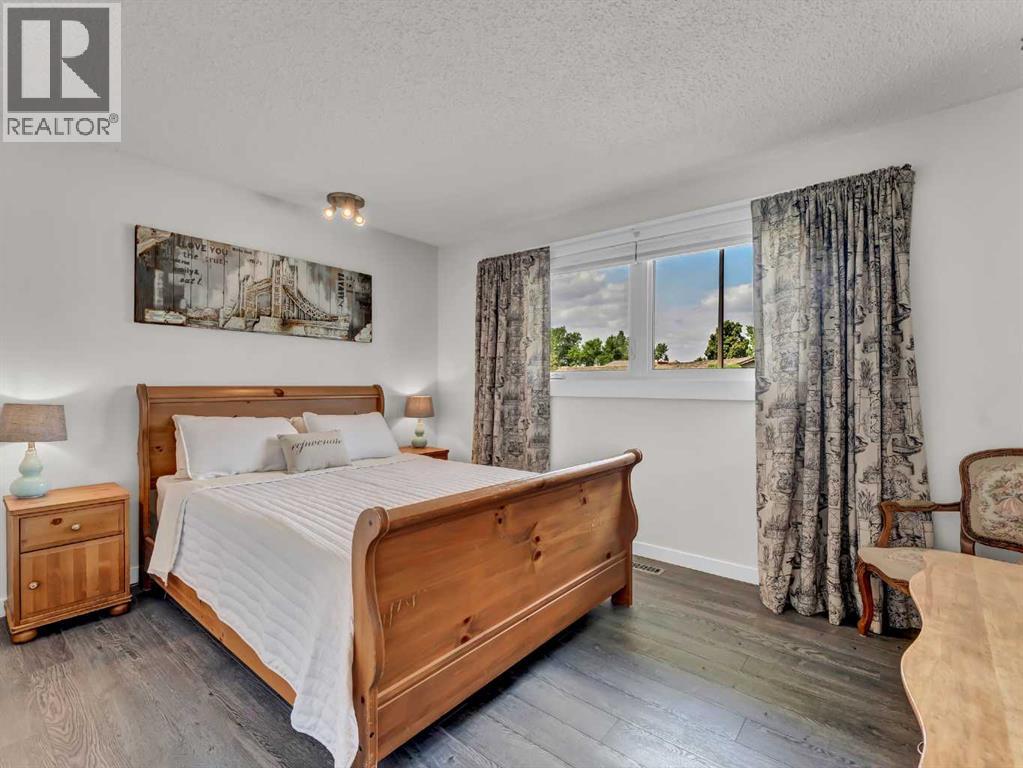 Single Family House Bungalow for Sale in  Clematis Court SE Connaught Medicine Hat 