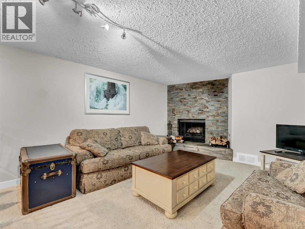 Single Family House Bungalow for Sale in  Clematis Court SE Connaught Medicine Hat 