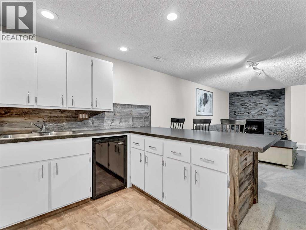 Single Family House Bungalow for Sale in  Clematis Court SE Connaught Medicine Hat 