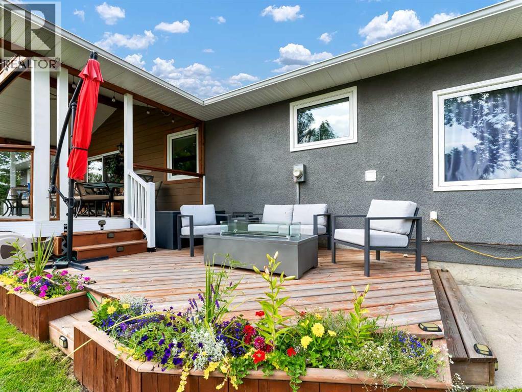Single Family House Bungalow for Sale in  Clematis Court SE Connaught Medicine Hat 