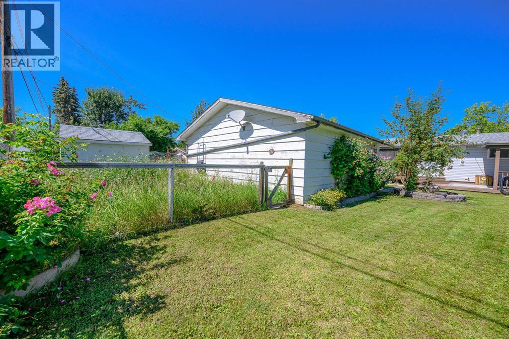 Single Family House Bungalow for Sale in   Avenue Mountview Grande Prairie 
