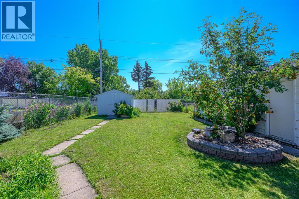 Single Family House Bungalow for Sale in   Avenue Mountview Grande Prairie 