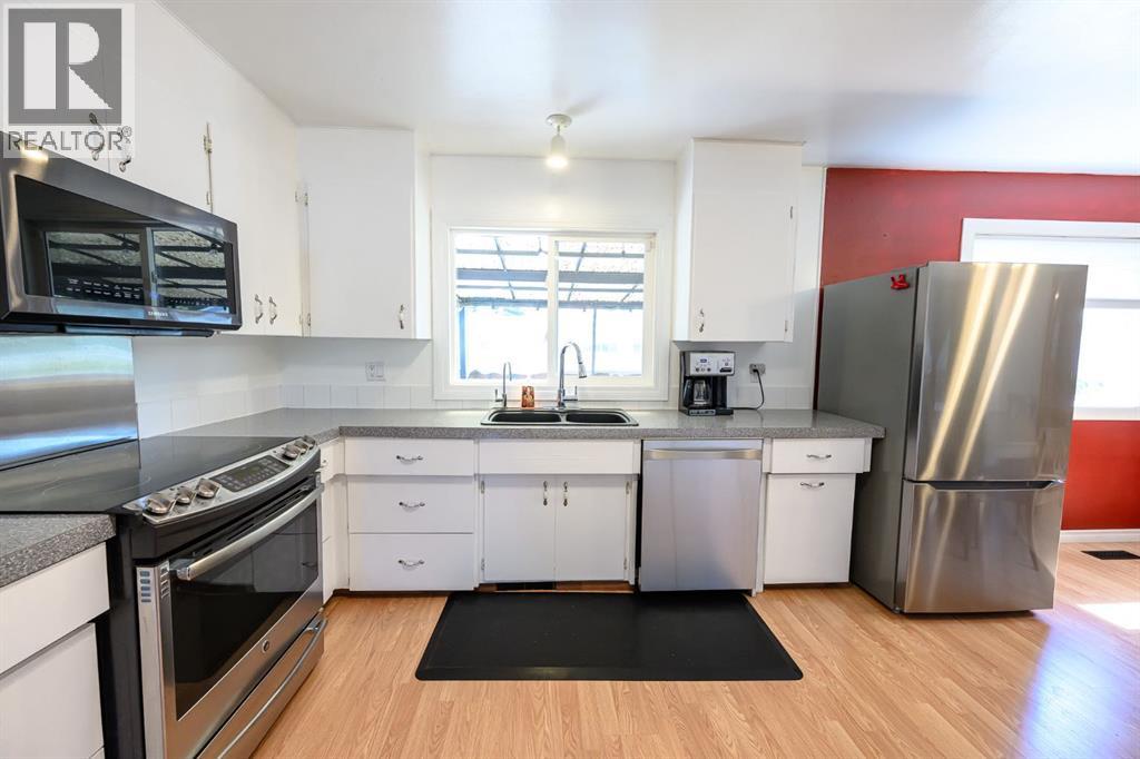 Single Family House Bungalow for Sale in   Avenue Mountview Grande Prairie 