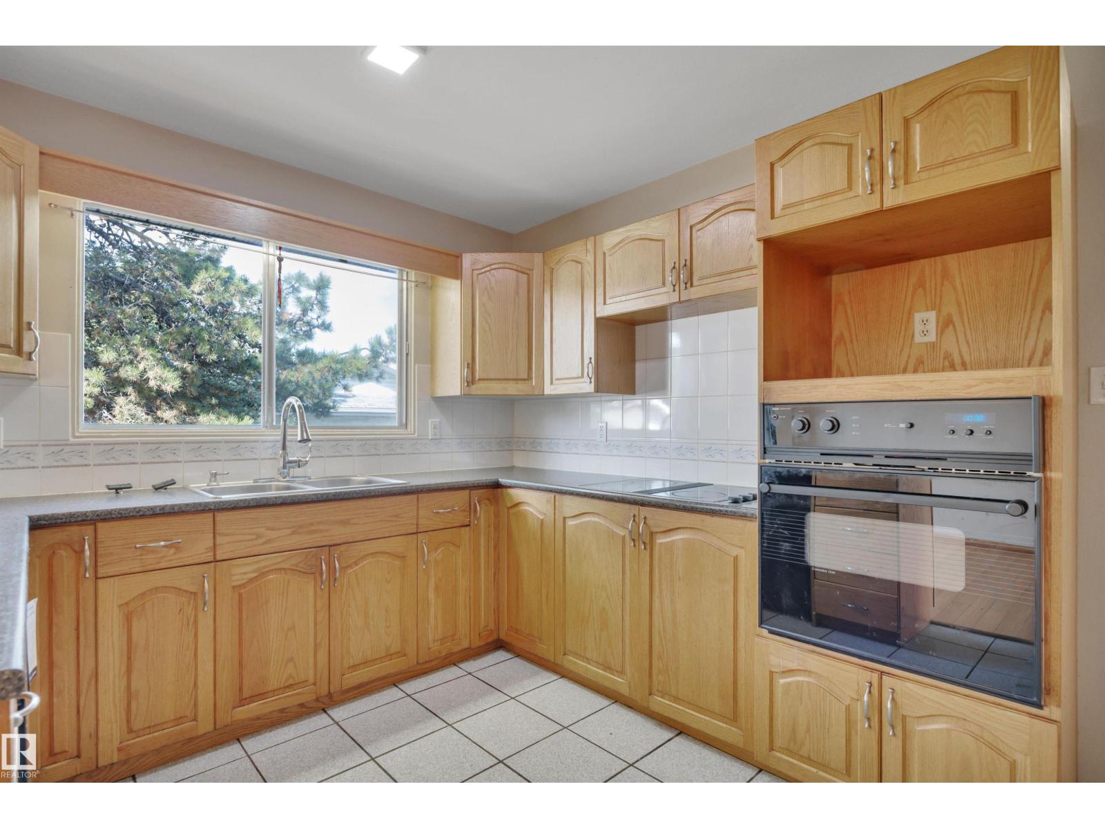 Photo 14 of 15020 83 St Nw, Edmonton AB