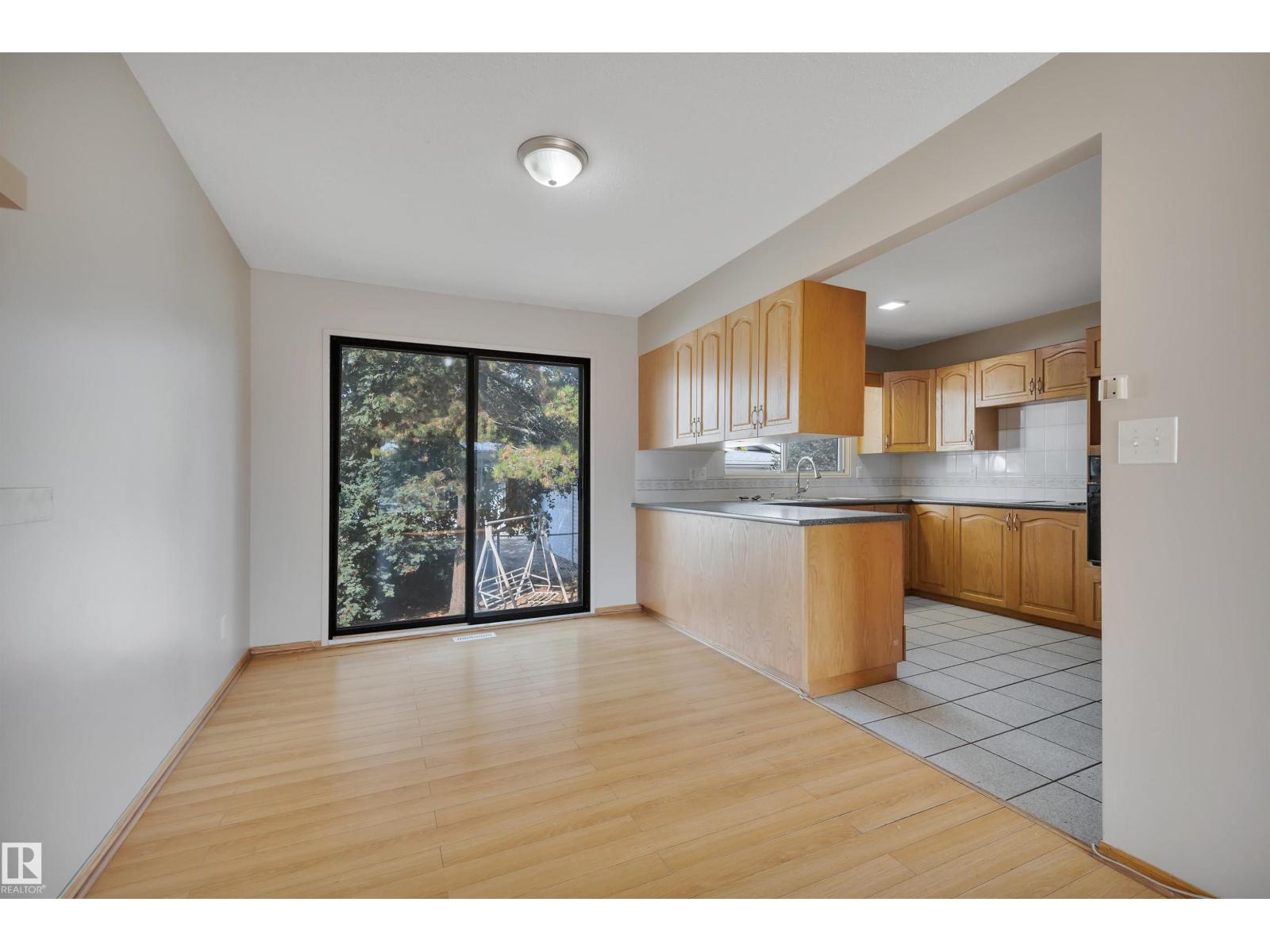Photo 11 of 15020 83 St Nw, Edmonton AB