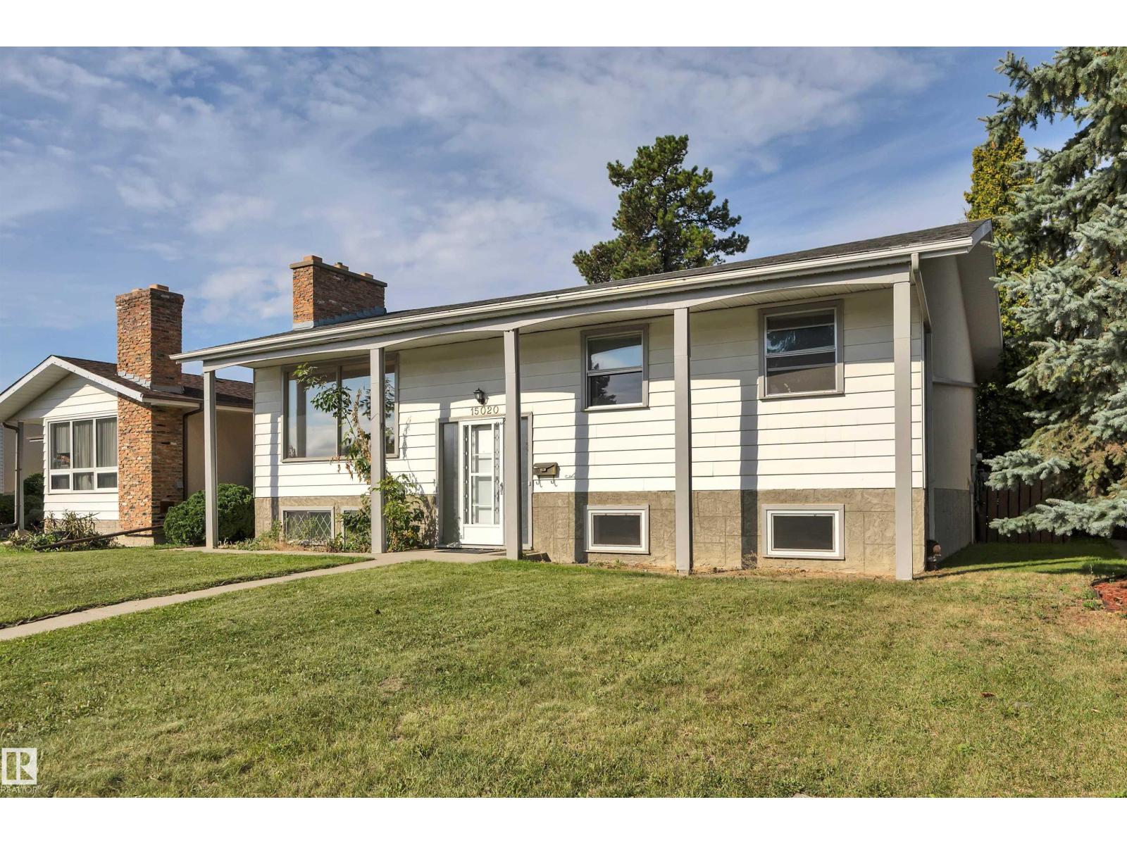 Photo 3 of 15020 83 St Nw, Edmonton AB