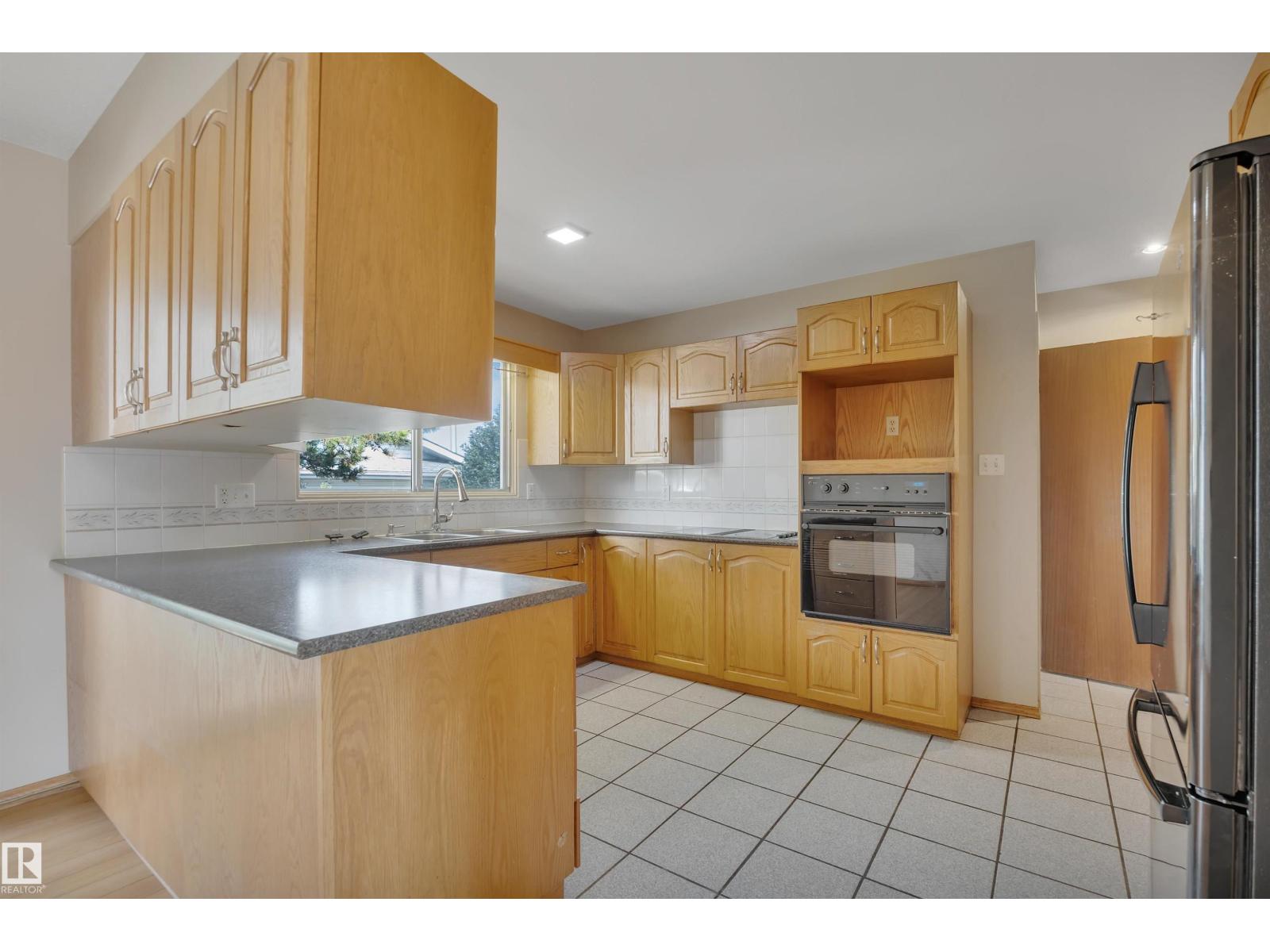 Photo 13 of 15020 83 St Nw, Edmonton AB