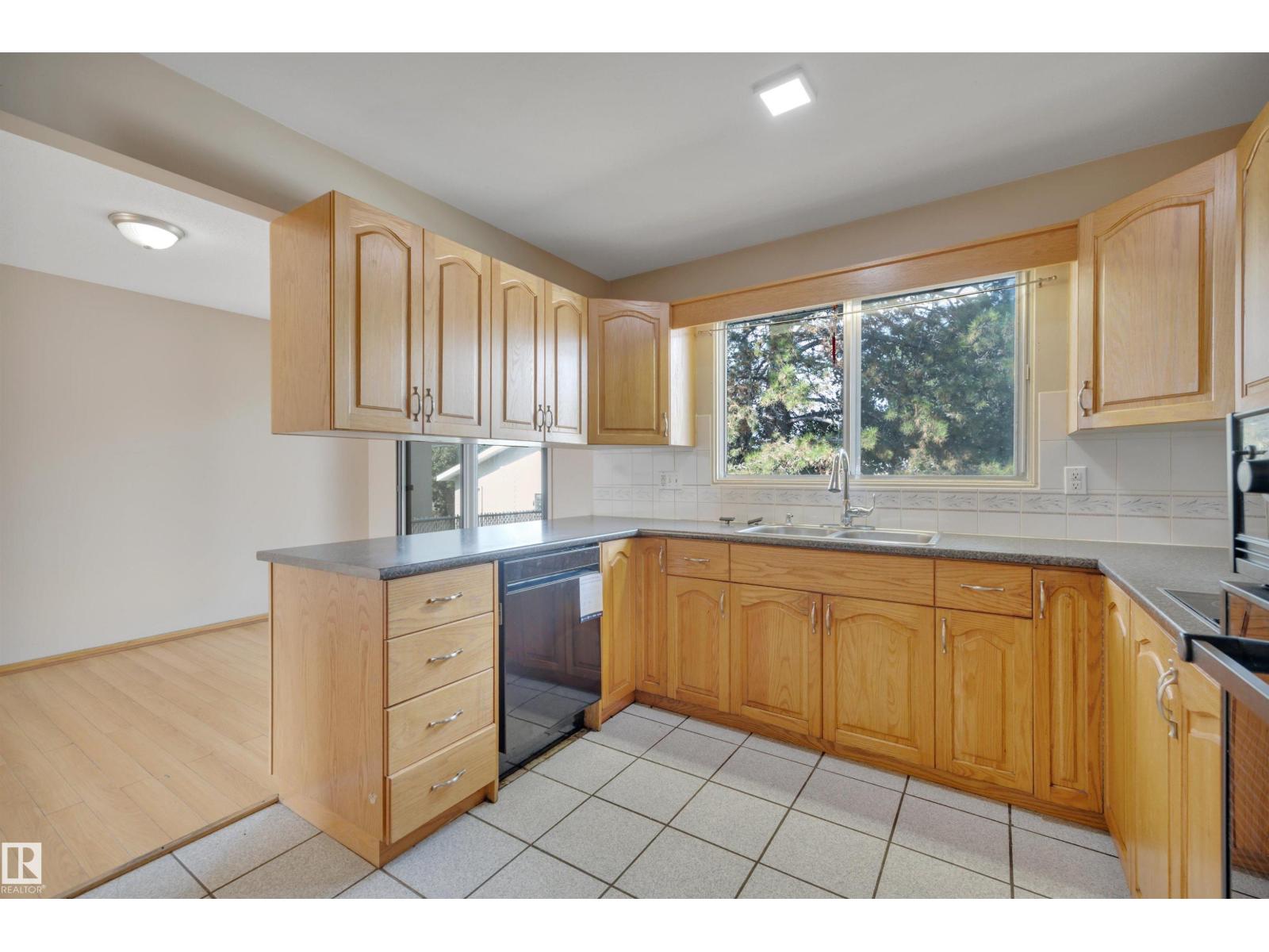 Photo 15 of 15020 83 St Nw, Edmonton AB