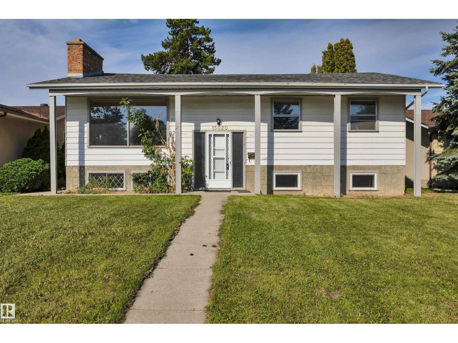 Photo 2 of 15020 83 St Nw, Edmonton AB