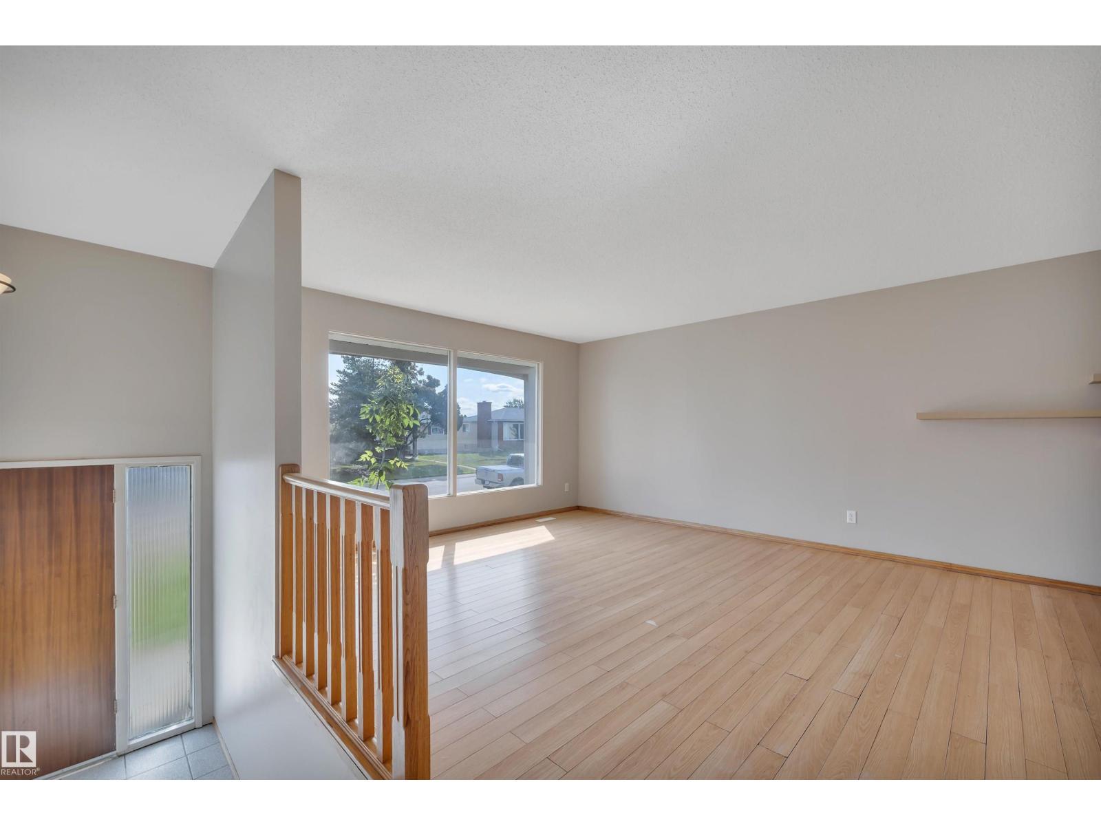 Photo 8 of 15020 83 St Nw, Edmonton AB