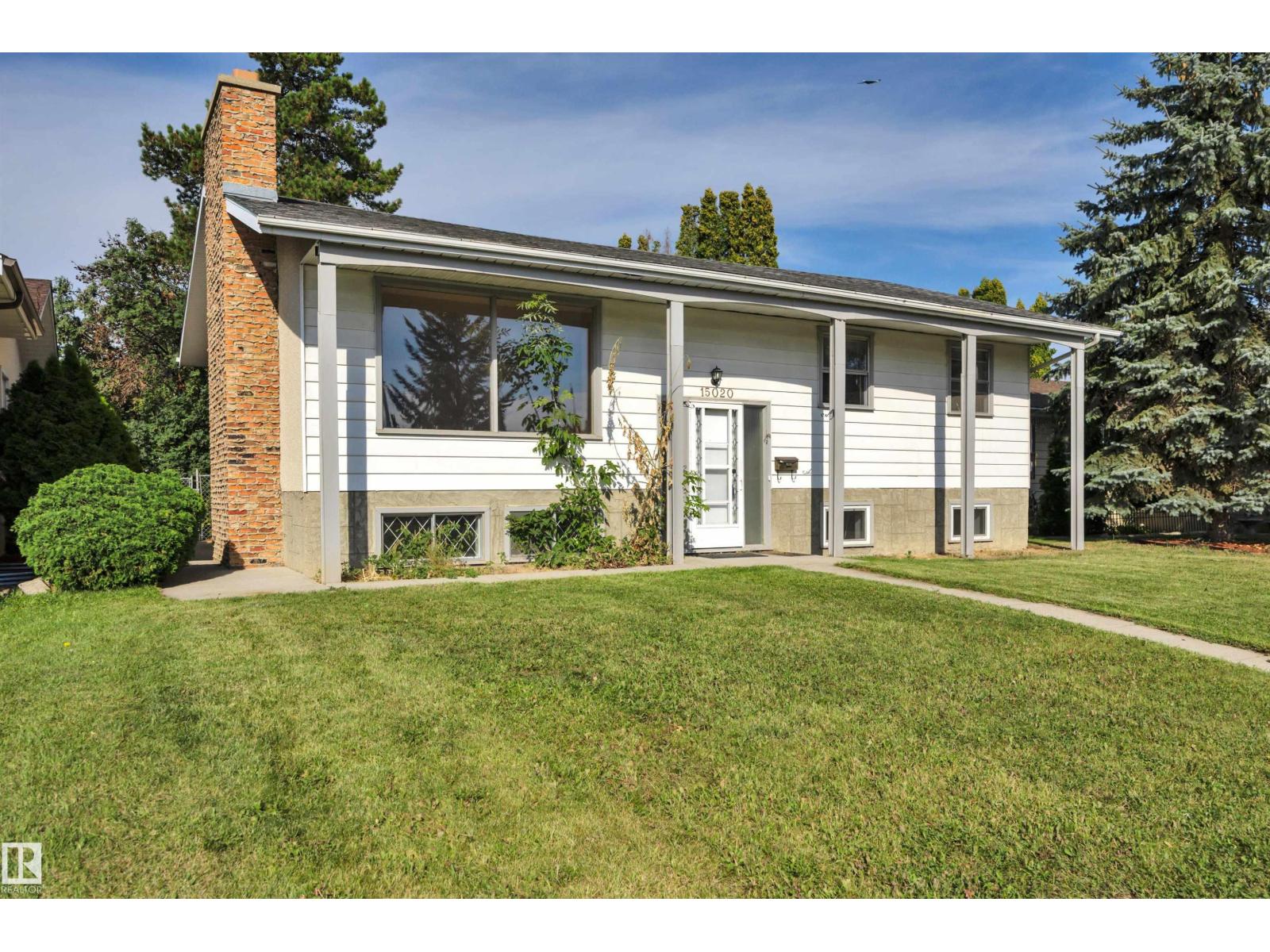 Photo 1 of 15020 83 St Nw, Edmonton AB