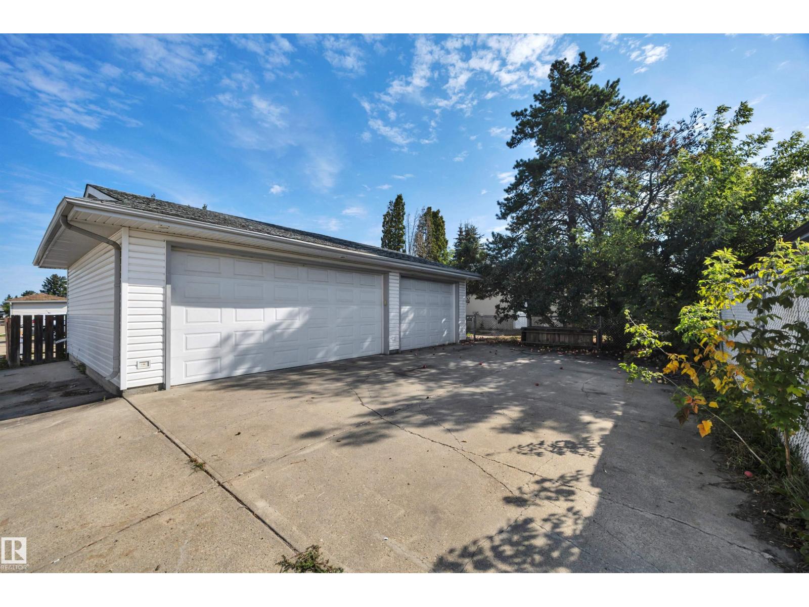 Photo 45 of 15020 83 St Nw, Edmonton AB