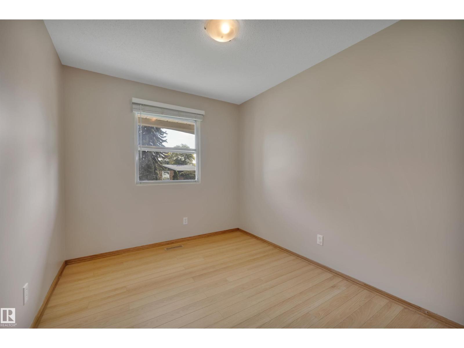 Photo 24 of 15020 83 St Nw, Edmonton AB