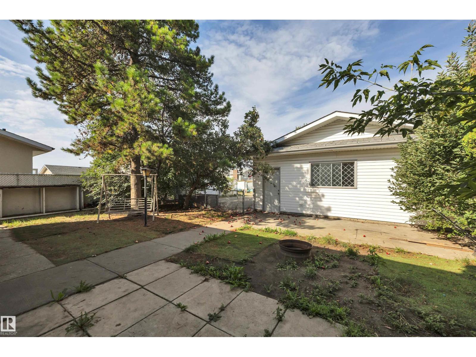 Photo 40 of 15020 83 St Nw, Edmonton AB
