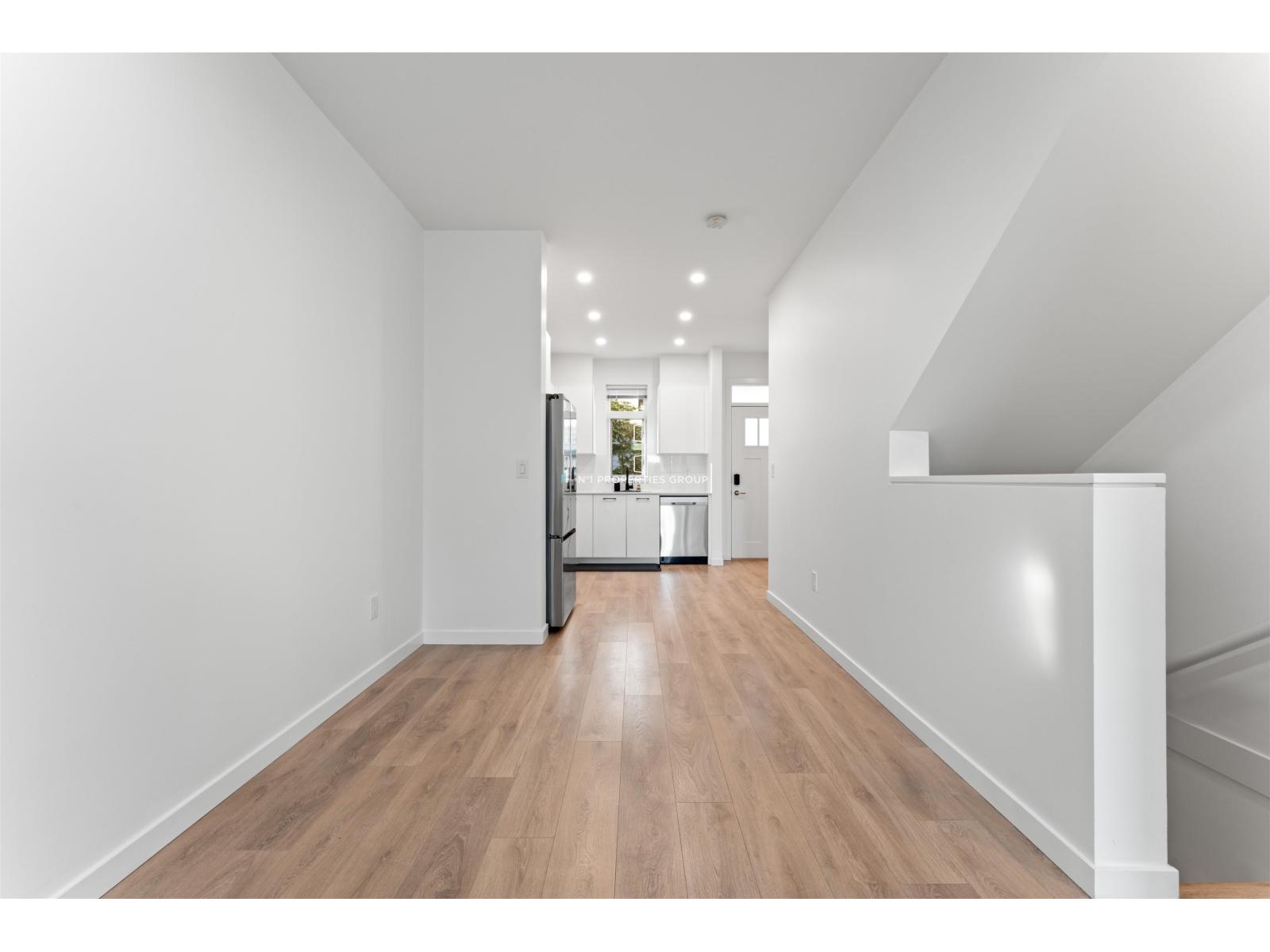 Photo 4 of 100 15235 Sitka Drive, Surrey BC