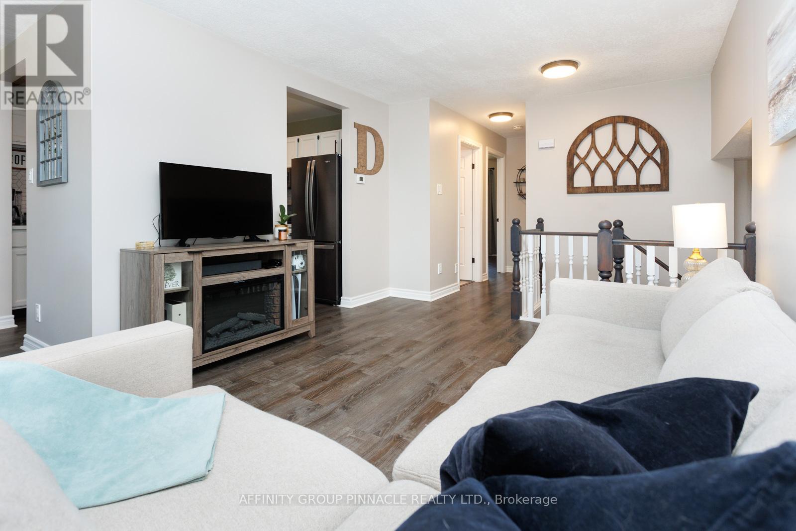 Photo 10 of 53 Madill Crescent, Kawartha Lakes ON