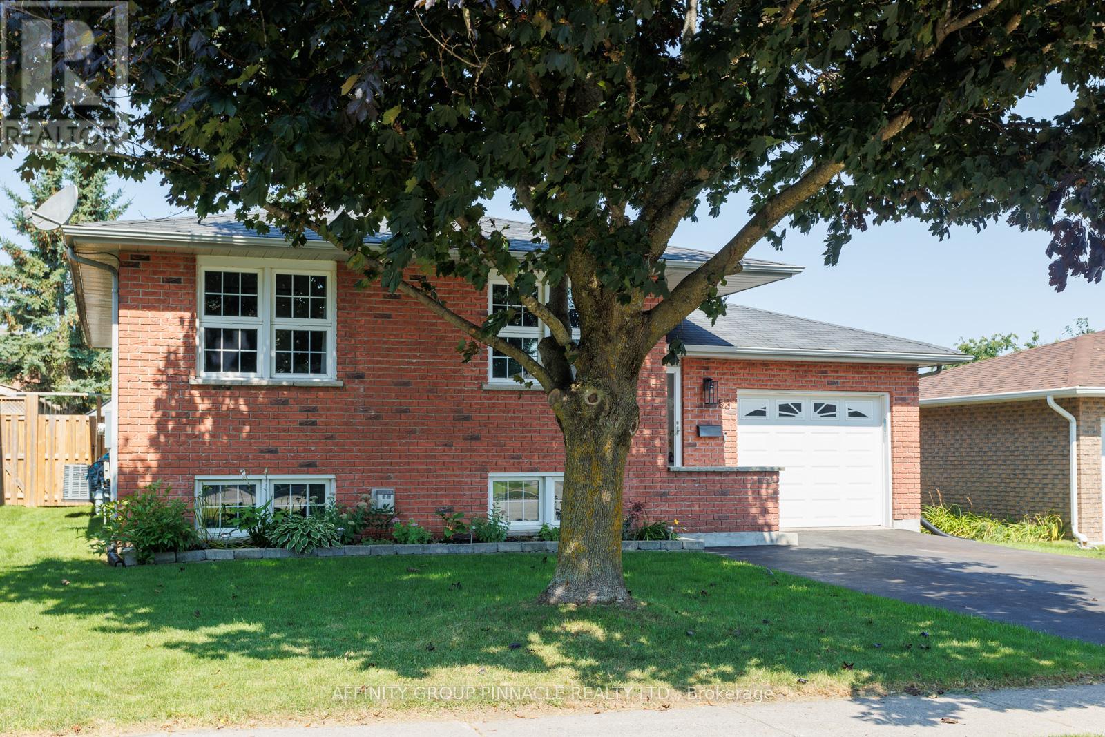 Photo 2 of 53 Madill Crescent, Kawartha Lakes ON