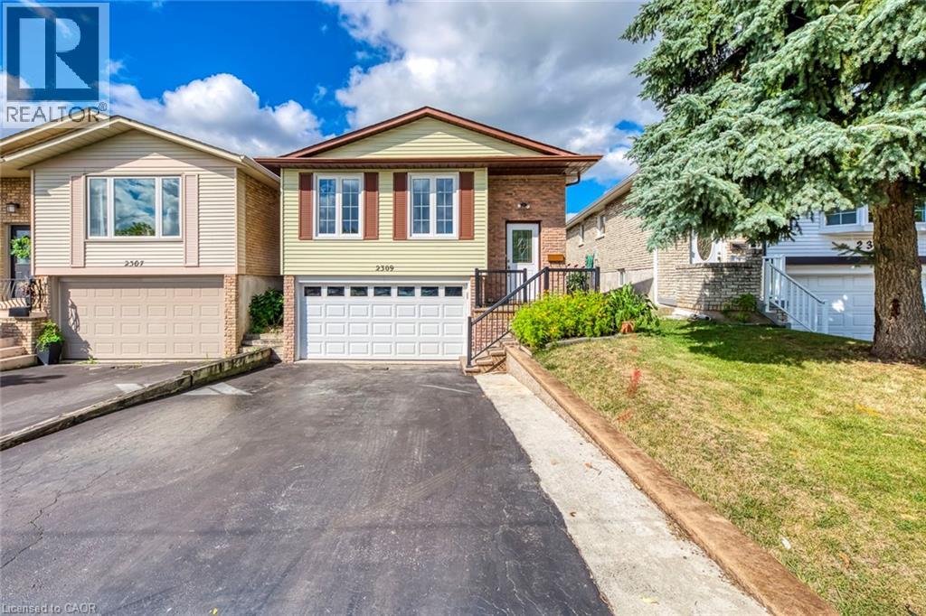 Photo 2 of 2309 Malcolm Crescent, Burlington ON