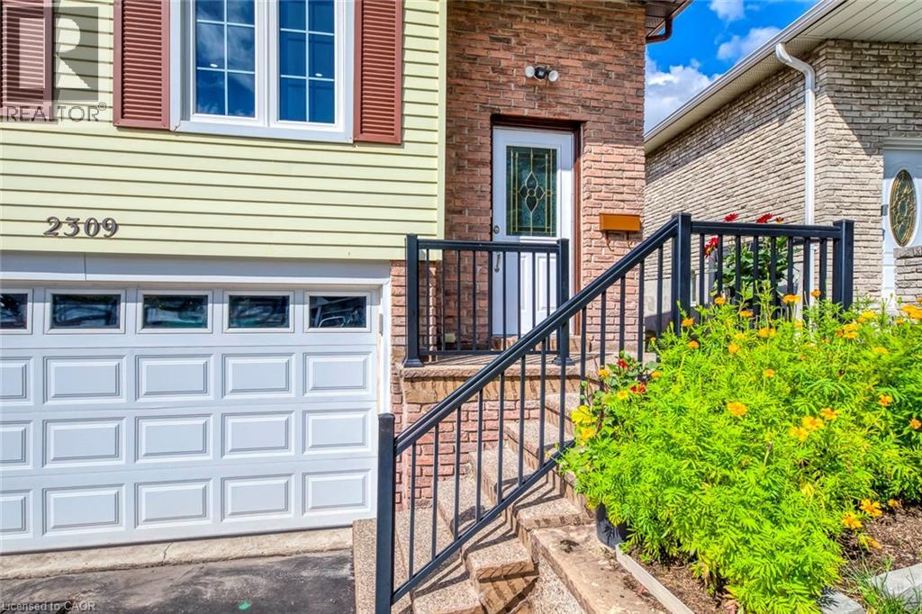 Photo 3 of 2309 Malcolm Crescent, Burlington ON